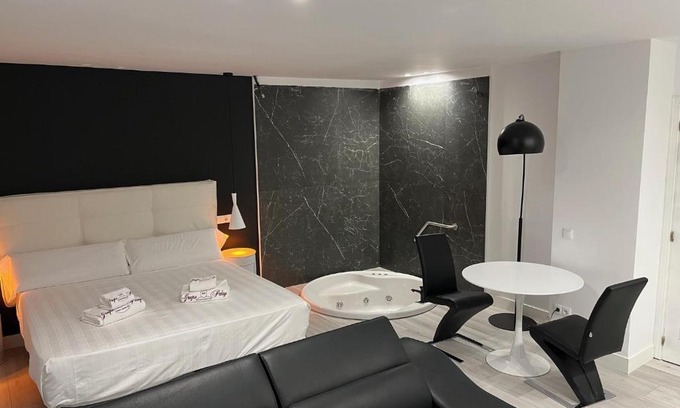 Noja Hotel | H. Pelayo Autocheck-In Suites con Jacuzzi