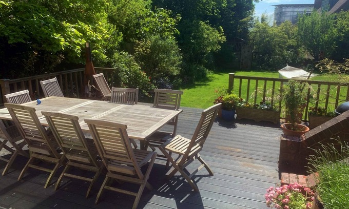Frognal and Fitzjohns Apartment | Hampstead haven - 2BR 2BA - private deck & 425sqm garden, gated parking