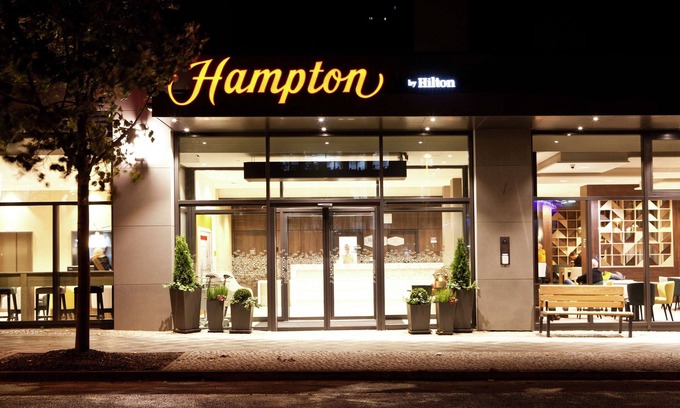 Friedrichshain-Kreuzberg Hotel | Hampton by Hilton Berlin City East Side Gallery