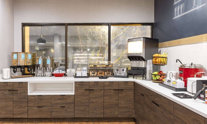 Athens Hotel | Hampton Inn Athens