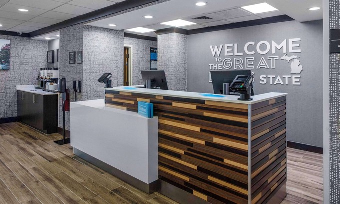 Northville Hotel | Hampton Inn Detroit/Northville