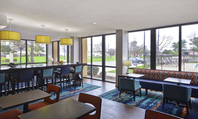 Madison Heights Hotel | Hampton Inn Detroit/Madison Heights/South Troy