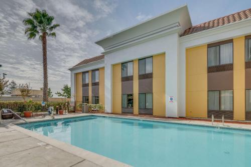 Livermore Hotel | Hampton Inn Livermore
