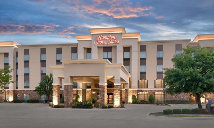 Burleson Hotel | Hampton Inn & Suites Ft Worth-Burleson