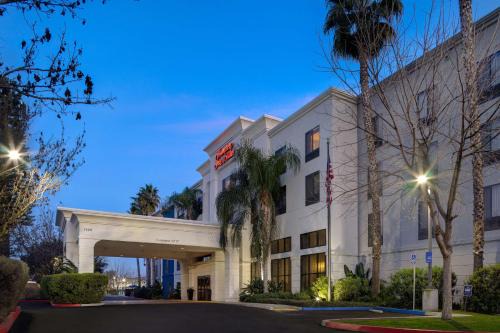 Tulare Hotel | Hampton Inn & Suites Tulare