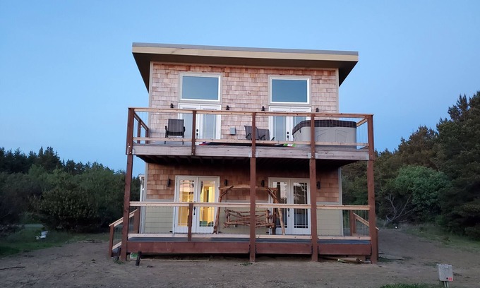 Grayland House | Happy at the Beach with a Ocean View from the Hot Tub