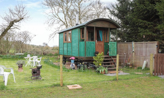 Kingston St Mary Cottage | HARRI'S HUT, pet friendly, with open fire in Bishop's Lydeard