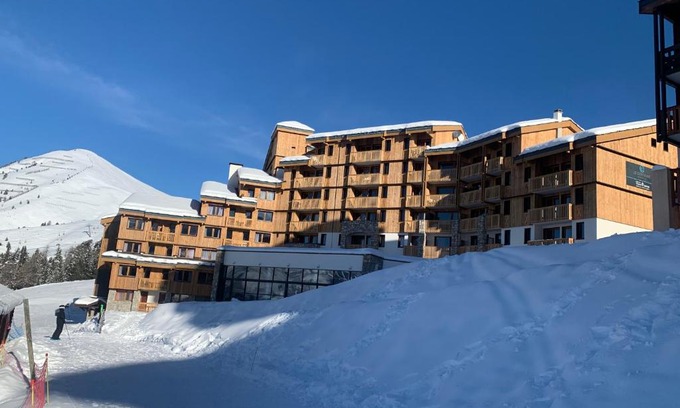 Belle Plagne Apartment | Haut Belle Plagne, vue montagnes, au pied des pistes, proche de l'ESF & espace piscine inclus