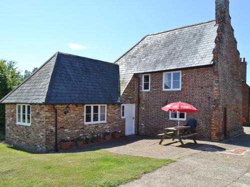 Westmarsh House | Hawthorne Cottage - Py8
