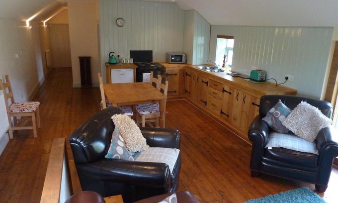 Longnor House | Hazel Barrow Farm Cottage