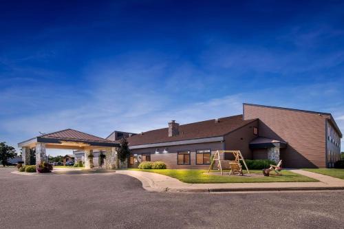 Park Rapids Hotel | Heartland Inn & Suites, SureStay Collection by Best Western