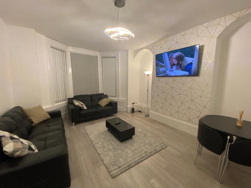 Heaton Apartment | Heaton Park Road Professional Lets