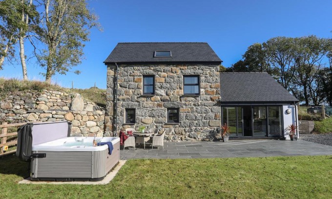 Rhyd-y-clafdy House | Hen Felin