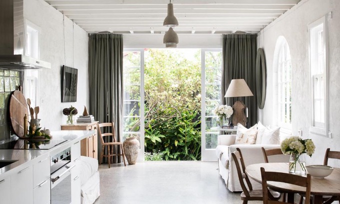 Launceston CBD House | Henry’s on Balfour - Historic understated luxury