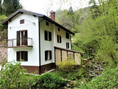 Kanal House | Hiša ob potoku