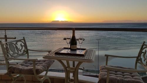 Strand Apartment | Hibernian Towers 807, Beach Road, Strand