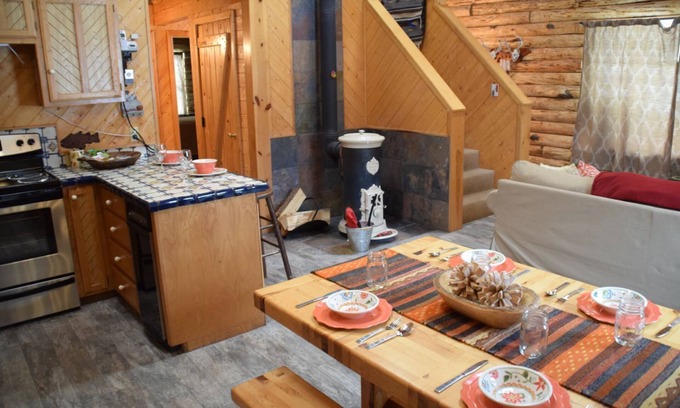 Red River Cabin | Hidden Valley Heaven - Upper Valley - WiFi - Satellite - Washer/Dryer - Wood Sto