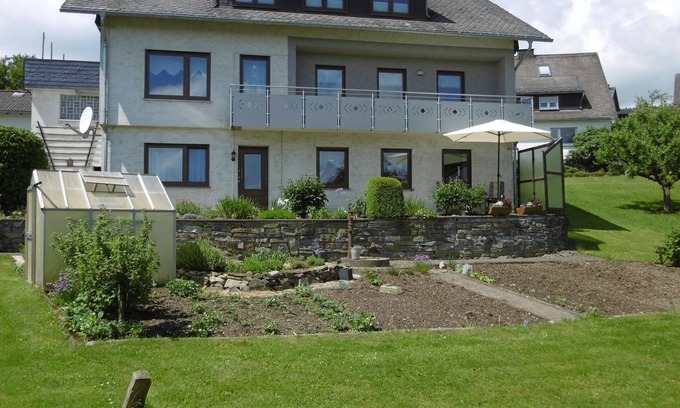 Hesborn Apartment | Hideaway in Sauerland Hillside