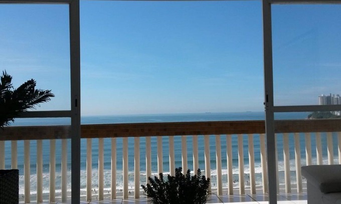 Centro Apartment | High standard apartment, balcony facing the sea, Pitangueiras Beach.