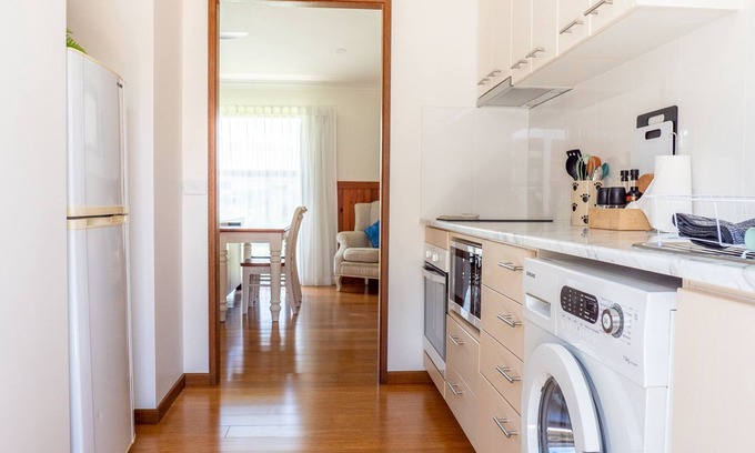 Currimundi House | Hills End Currimundi - Self Contained - Walk to Lake and Beach