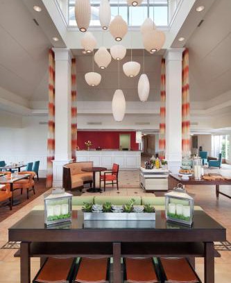Saint-Laurent Hotel | Hilton Garden Inn Montreal Airport