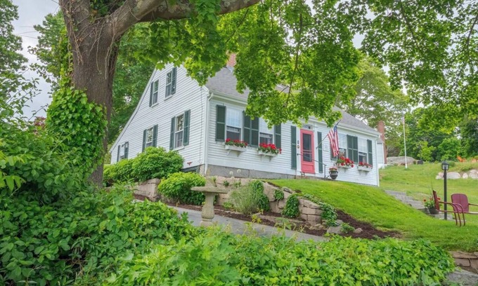Mystic House | Historic 1810 Captain Burrows Home~ A Nautical New England Inspiration!