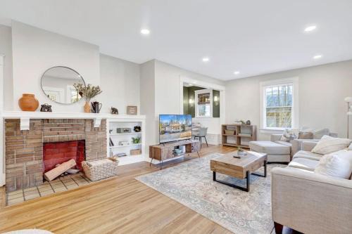 Crestline Heights House | Historic family getaway mins from downtown