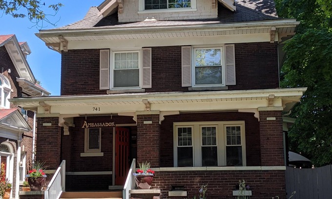 Downtown Niagara Falls House | Historic home just 2 blocks from the Aquarium and Falls!