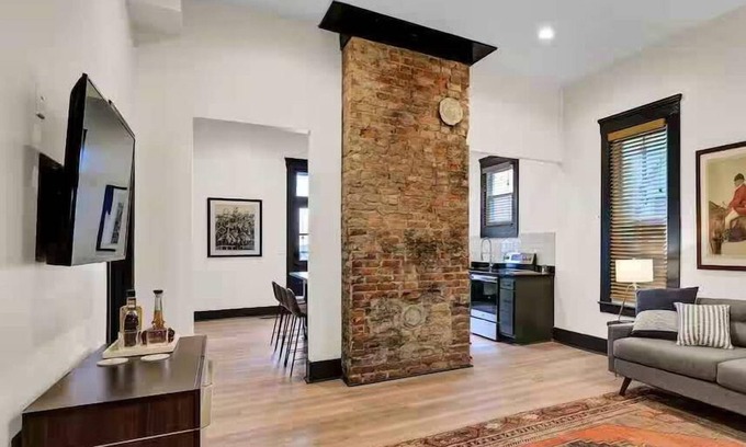 Butchertown House | Historic Nulu 5BR Patio Luxe Design Walkable