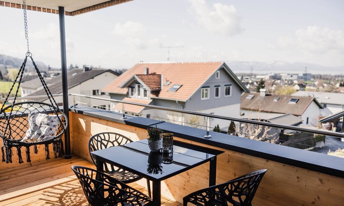 Hoerbranz Apartment | Holiday Apartment "2 Zimmer Mit Seeblick" with Lake View, Balcony and Wi-Fi