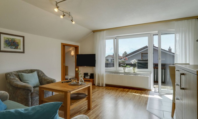 Hergensweiler Apartment | Holiday Apartment “Irmi” close to Lindau and Mountains with Wi-Fi & Balcony