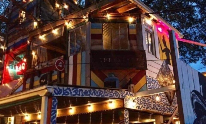 Eastwood House | Holiday Decorations! Cottage, Walkable Location