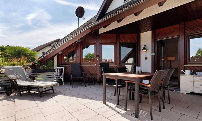 Kehl House | Holiday Home 'Ferienhaus Am Rhein' with Private Terrace, Balcony and Wi-Fi