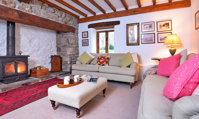 Rhyd-y-clafdy House | Holiday Home in Llangybi near Criccieth Beach