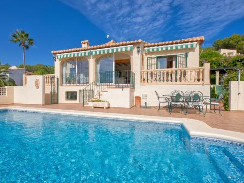 Sol del Este House | Holiday Home Isabelle by Interhome