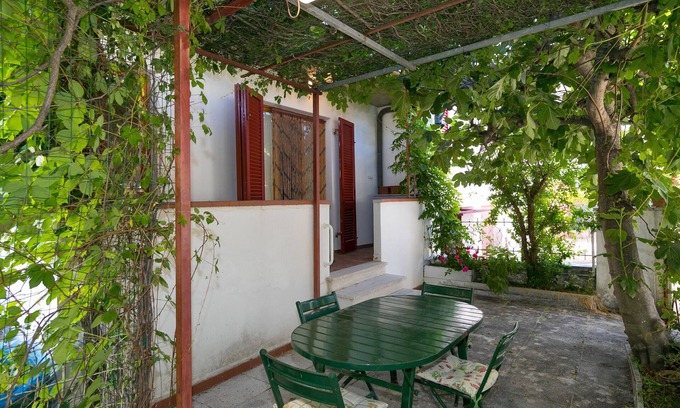 Marina di Cecina House | Holiday Home 'Villetta Gioia Vicino Al Mare' with Private Terrace