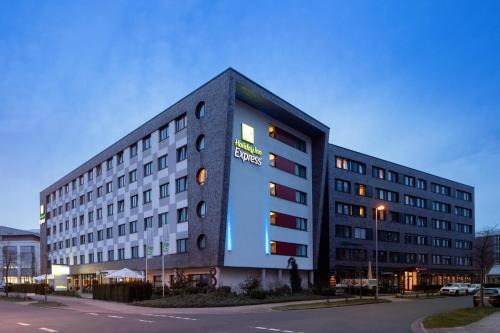 Neuenland Hotel | Holiday Inn Express Bremen Airport by IHG