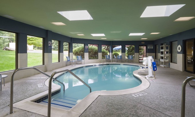 Hummelstown Hotel | Holiday Inn Express Hershey - Harrisburg Area by IHG