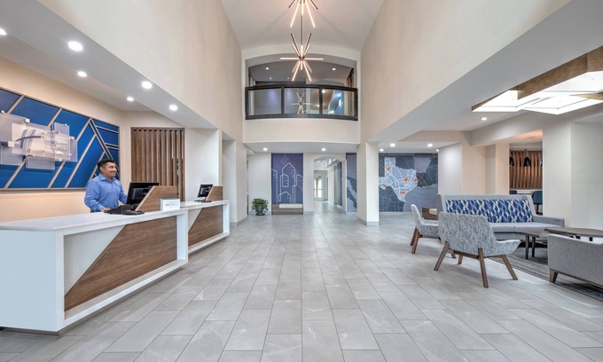 Oak Cliff Hotel | Holiday Inn Express Hotel & Suites DALLAS WEST by IHG