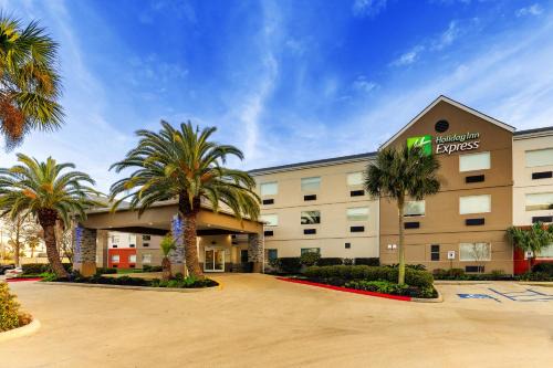 Kenner - Louis Armstrong International Airport Hotel | Holiday Inn Express Kenner - New Orleans Airport by IHG