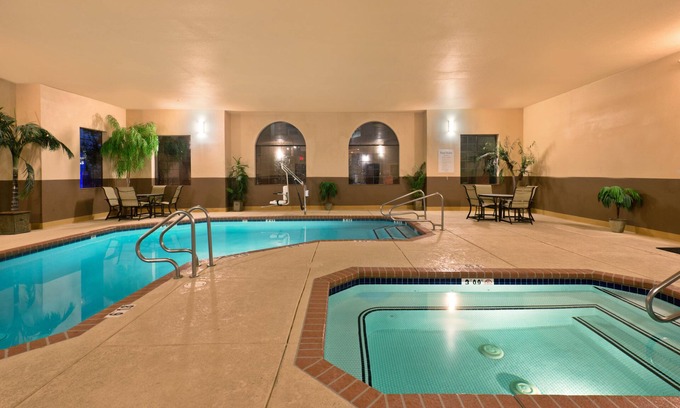 Show Low Hotel | Holiday Inn Express Show Low by IHG