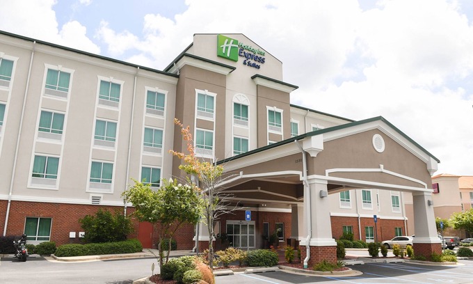 Valdosta Hotel | Holiday Inn Express & Suites Valdosta West - Mall Area by IHG