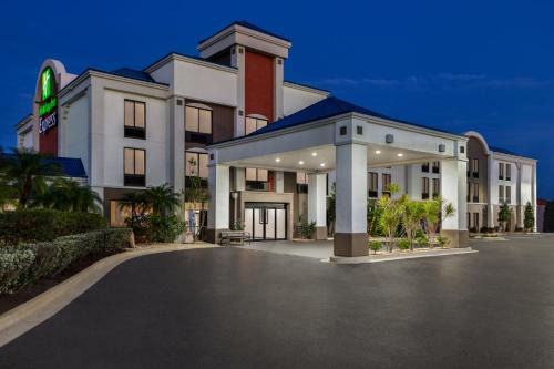 Vero Beach Hotel | Holiday Inn Express Vero Beach-West I-95 by IHG
