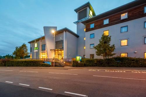 Walsall Hotel | Holiday Inn Express Walsall M6, J10 by IHG