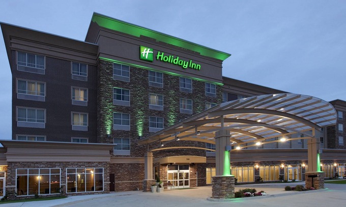 Garland Hotel | Holiday Inn Garland by IHG