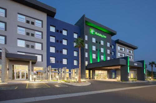 Glendale Hotel | Holiday Inn Glendale - Stadium & Ent Dist by IHG