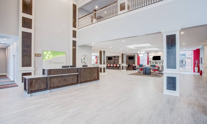 Lafayette Hotel | Holiday Inn Hotel & Suites Lafayette North by IHG