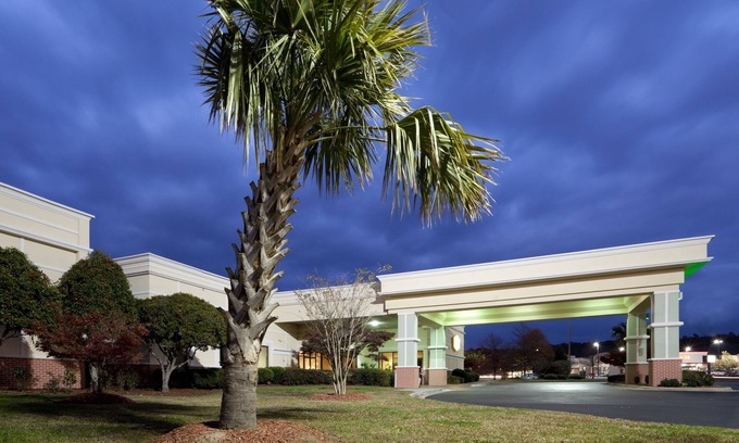 Lumberton Hotel | Holiday Inn Lumberton by IHG
