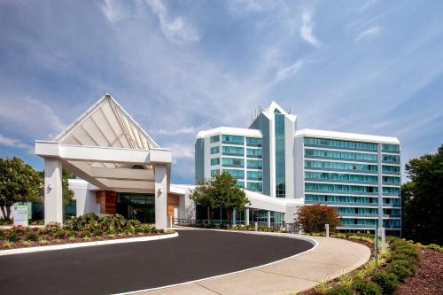 Central Newport News Hotel | Holiday Inn Newport News - Hampton by IHG