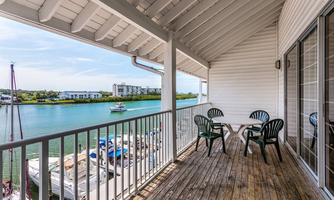 Indian Rocks Beach Hotel | Holiday Inn & Suites Clearwater Beach S-Harbourside by IHG